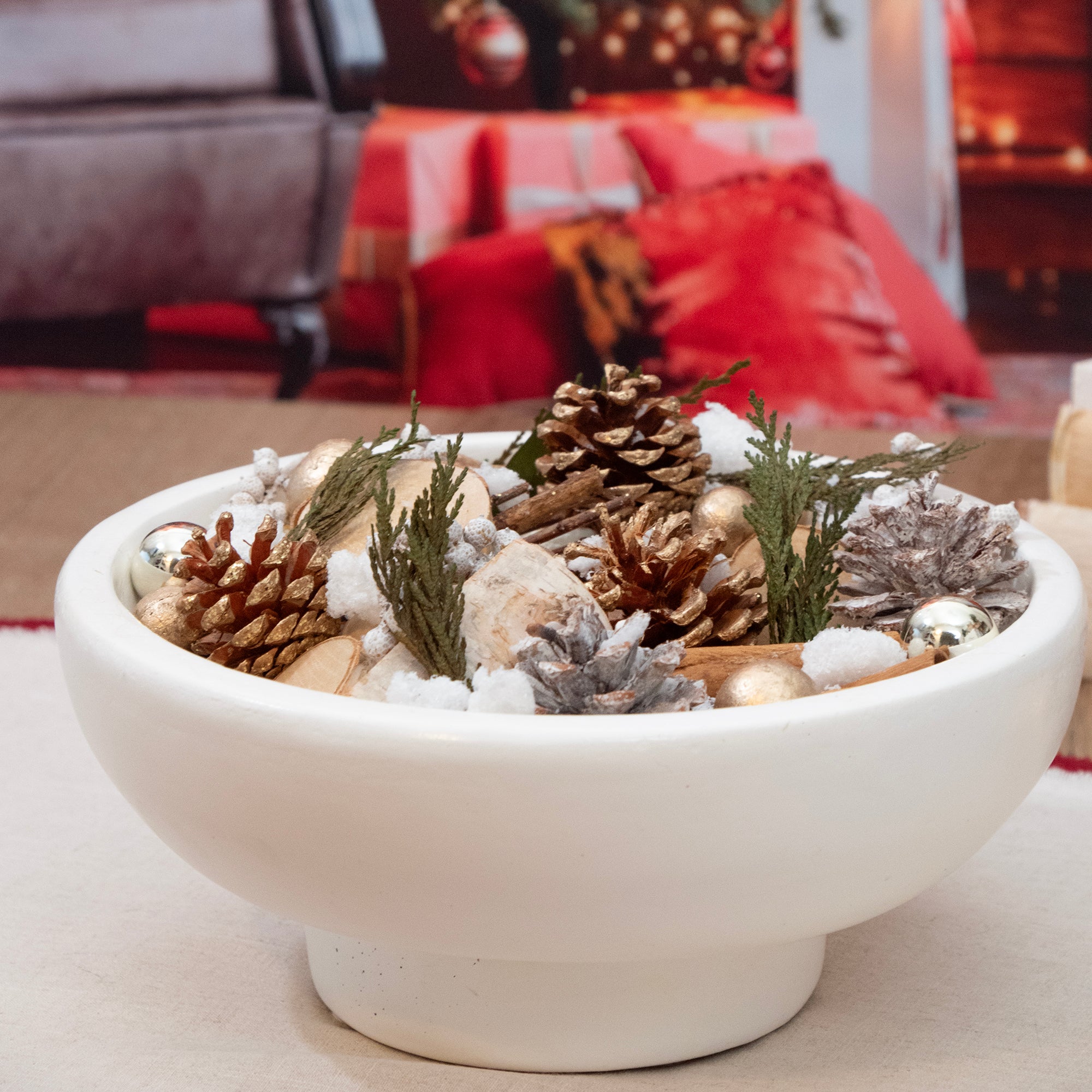 Winter White Frosted Potpourri in a white bowl.