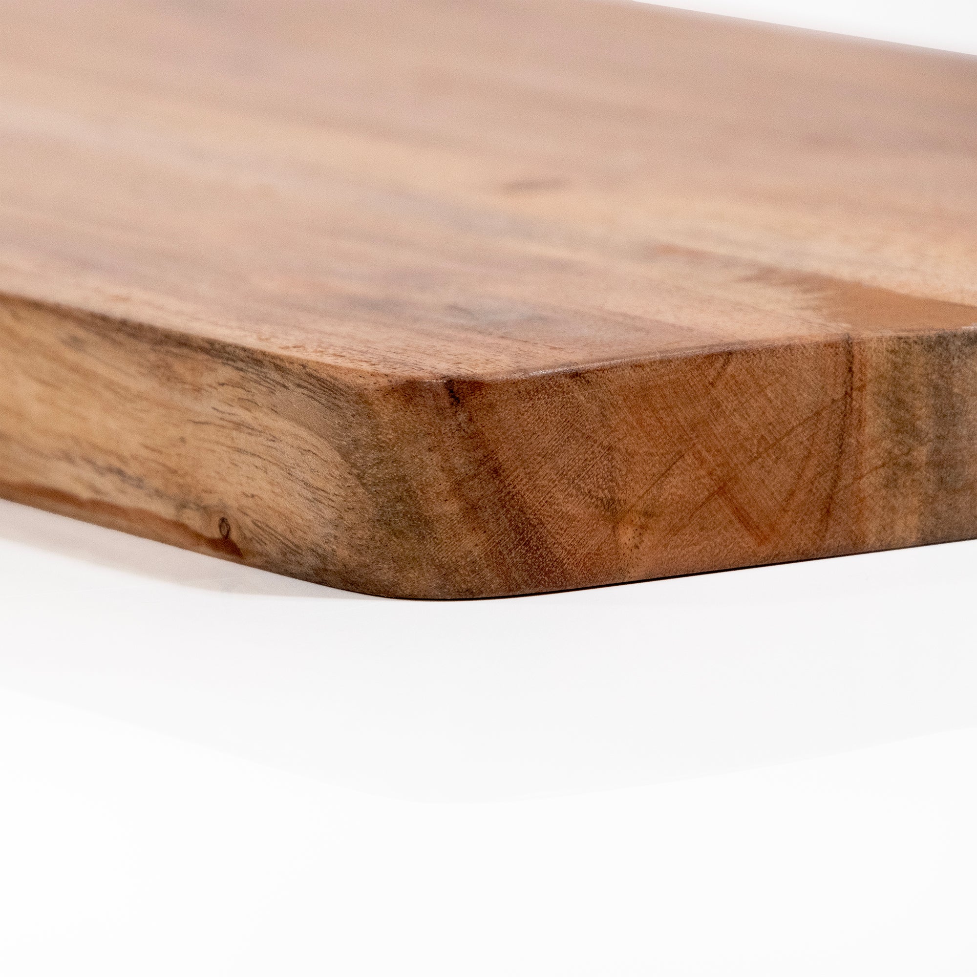close up of the wood grain in the Mango Wood Rectangular Charcuterie Board.